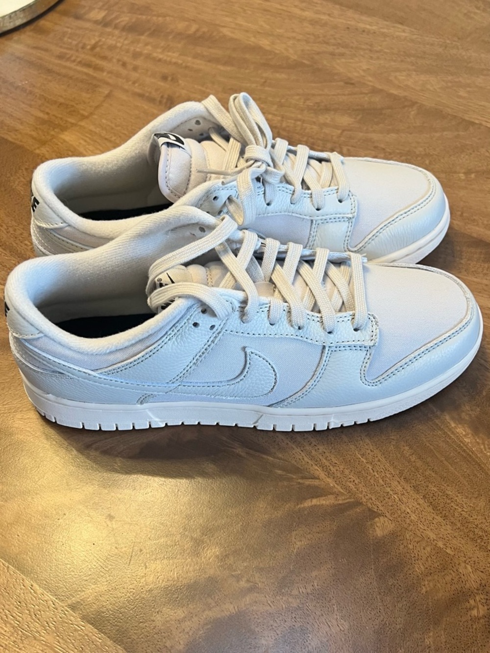 NIKE DUNK LOW RETRO PRM
Color s “LT Orewood Brown / Orewood Brown CLR.” Size 9
